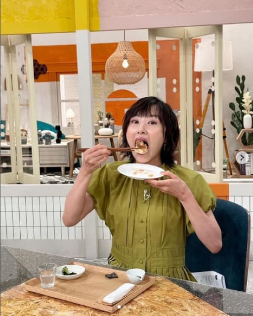 「今日も完食」山口もえ、大きな口でごはんを頬張る姿が話題に！