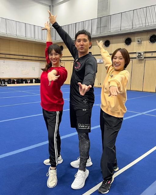 元レスリング登坂絵莉が"チアリーディング"体験！共演の杉谷拳士＆田中理恵とのお茶目ポーズが話題