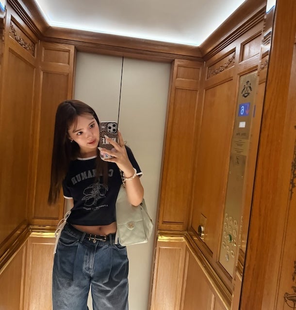 藤田ニコル、パリでのヘソ見せショットを公開！