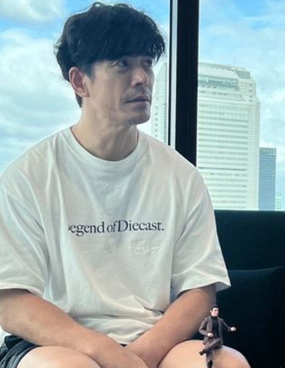 伊藤英明 自身の特製フィギュアにご満悦「膝に乗せて遊べます」