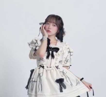 「衣装可愛すぎる！」FRUITS ZIPPER・真中まな、可愛すぎる白衣装姿を公開！