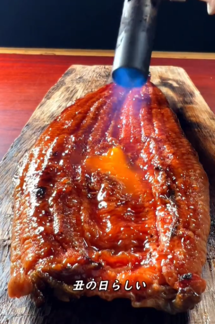 直火で炙った鰻が圧倒的！料理研究家・けんた食堂の料理が「マジで旨そう」と話題に！