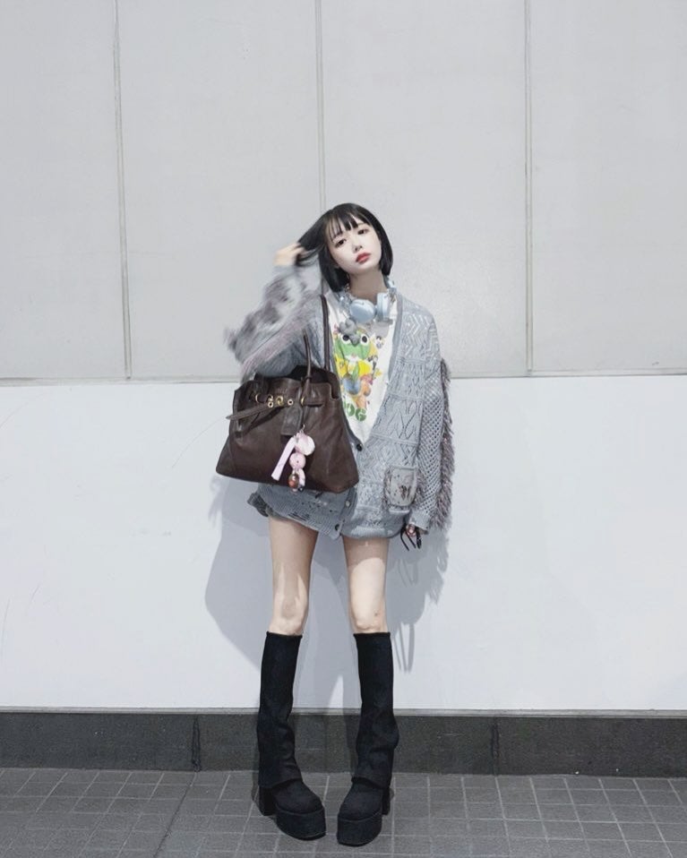 キャラクターTシャツを着こなすあのちゃんにファン大盛況！！