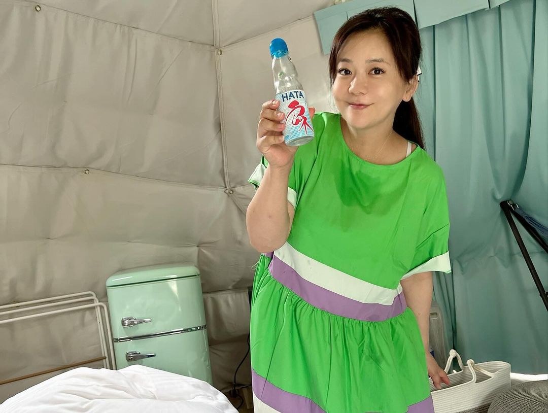 有名歌手が母親と息子との夏を楽しむ2ショットを公開