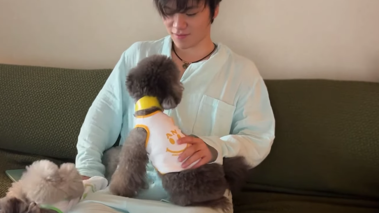 超貴重❗️宇野昌磨、パジャマ姿で愛犬とたわむれる🐶💖練習風景も公開⛸