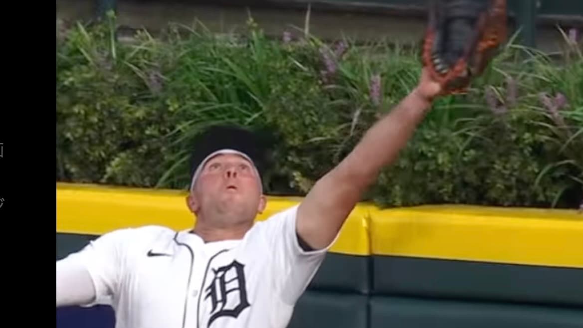 ケリー・カーペンター、鈴木誠也のホームランを食い止めるスーパープレイ！ MLB Japan