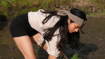 ローラが田植えデビュー！新潟で“無農薬コシヒカリ栽培”に挑戦「ご先祖様も喜んでる気がする」