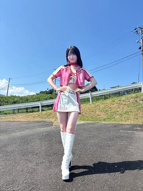 スタイル良すぎ！中学生アイドルがレースクイーンデビュー！美スタイルに反響続々