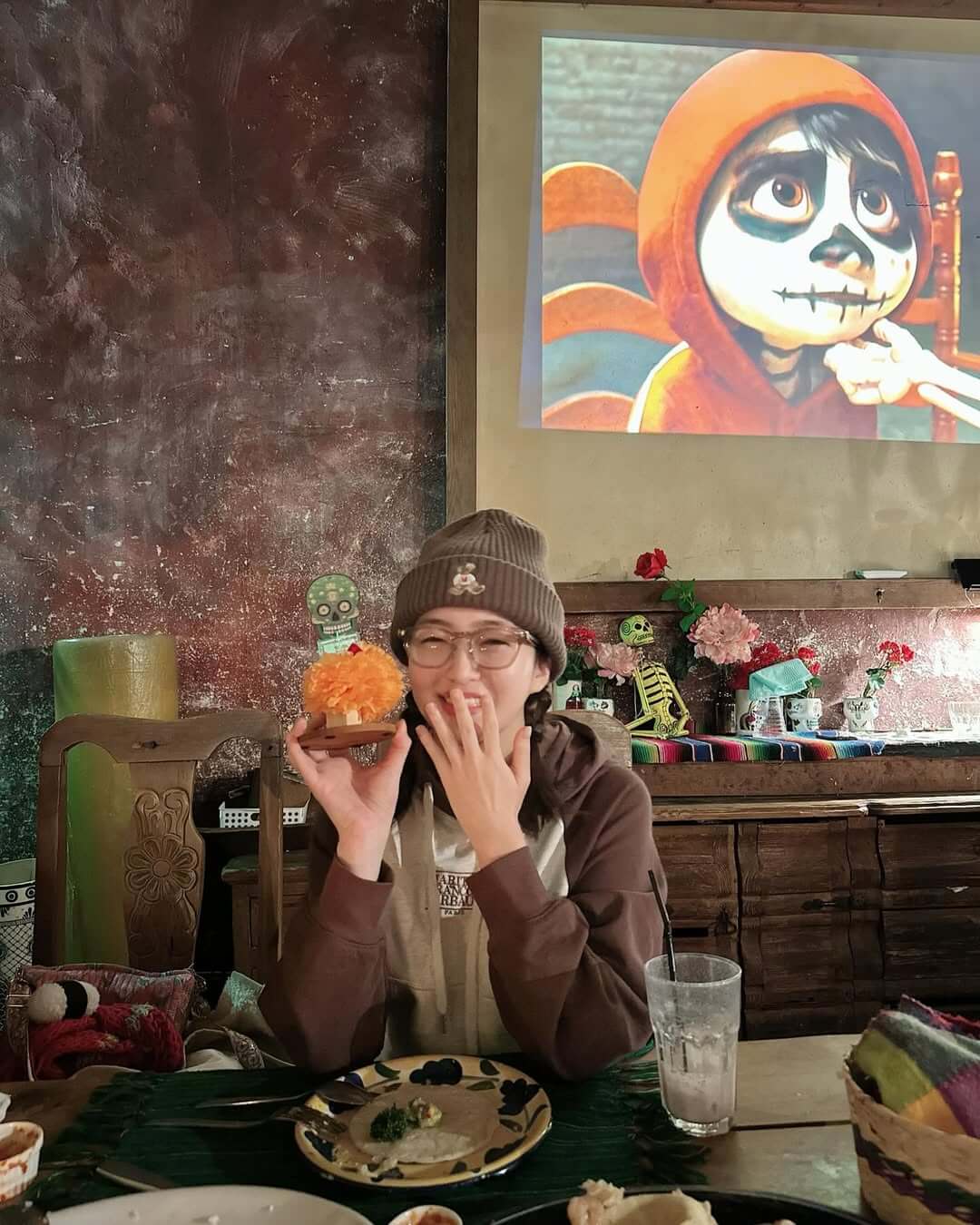 田島芽瑠がディズニー映画『リメンバーミー』の世界観を楽しめるレストランへ！