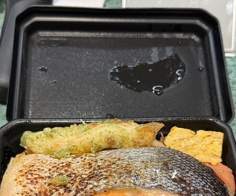 「鮭の主張の強さ」亀梨和也が出会った”人生で1番でかい鮭弁”にファンから大反響