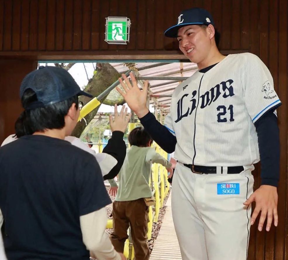 西部・武内夏暉投手が小学校訪問！夢について語る