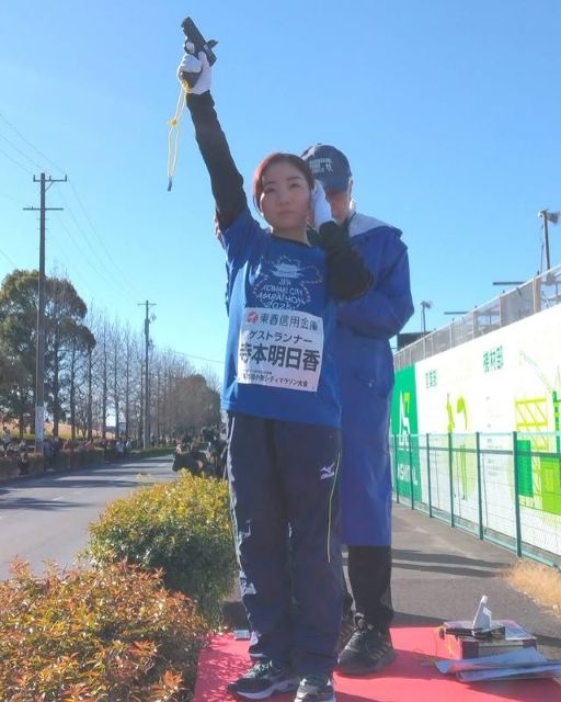 元女子体操・寺本明日香、"小牧シティマラソン大会"ゲスト参加！真剣な『号砲』ショットに注目