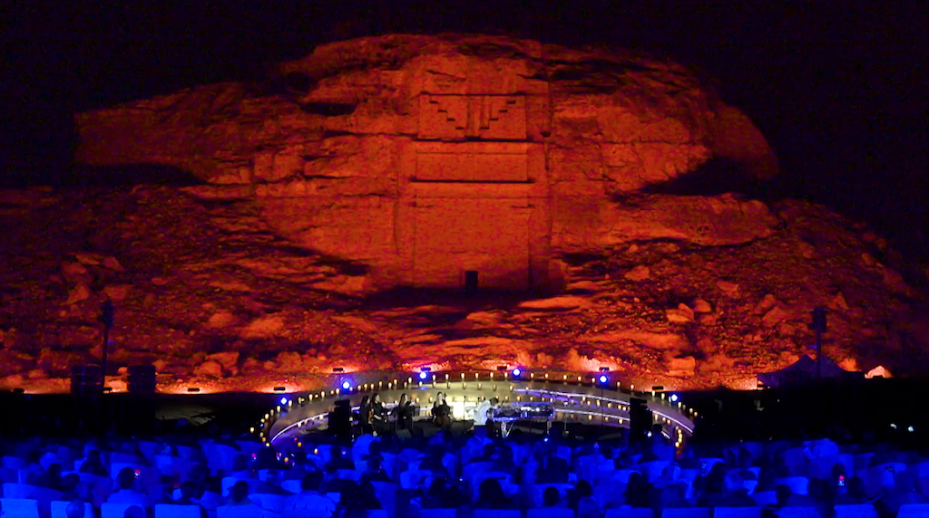 YOSHIKI、新曲「Larmes」単独リリース見送りを発表