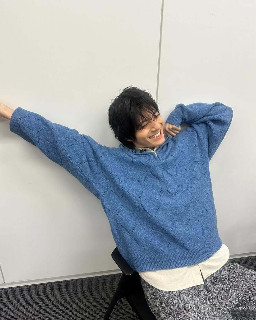 俳優・西山潤、「あらばしり」で共演中の仲間との4ショットを公開！