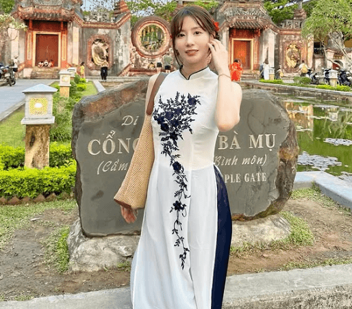 「チュンリーみたいでかわいい！」美女タレントのベトナム旅行記！可憐なる“アオザイ・ショット”が美しいと話題に「凄く似合ってます」