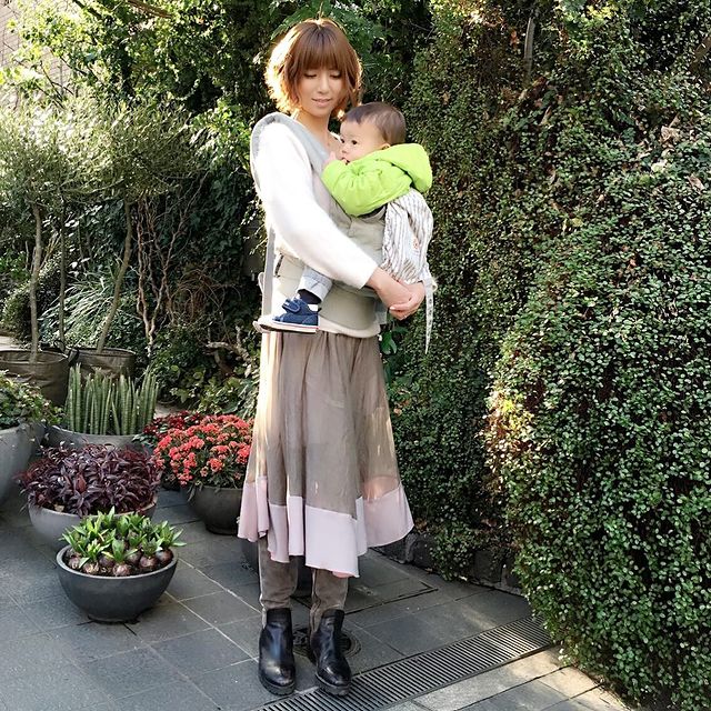 「ダブルでおめでとう！」30周年のシンガーソングライター・hitomi「長男が10歳になりました！」