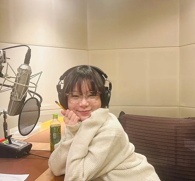 「みなさま遅ればせながら」趣里が2025新年のご挨拶！可愛すぎるメガネスタイルにファン歓喜！