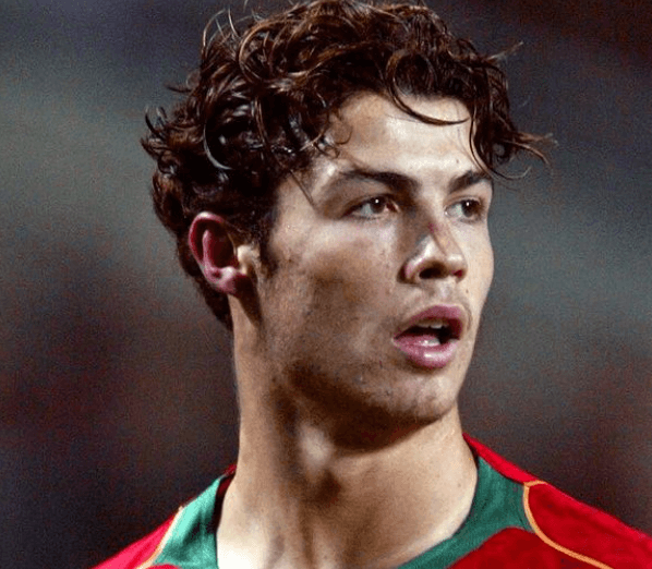 若き日のC・ロナウドがイケメン過ぎて話題に👀　肉体美も😍