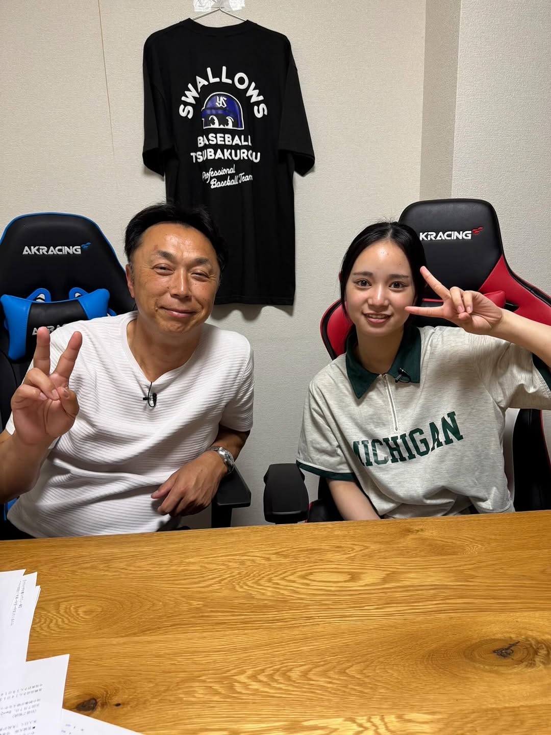 「お兄ちゃん負けて悔しがってたなー」元プロ野球・宮本慎也、オリックス投手兄に持つ激カワ女優とツーショット！