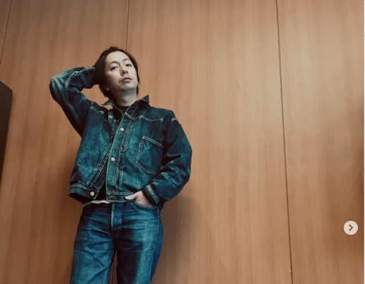 河合郁人が全身デニムのセットアップを投稿にファン「かっこいい！」の声続出！