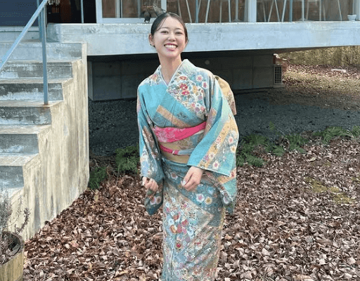 「着物を着てても脚が長いのわかる！」人気ゴルフ美女子、”振り向き・女将はんショット”を公開！ファンの心、ポッ