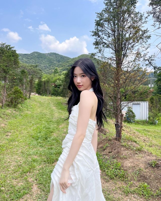 LE SSERAFIM・カズハが美しすぎるドレス姿を披露🦢🤍「So beautiful」