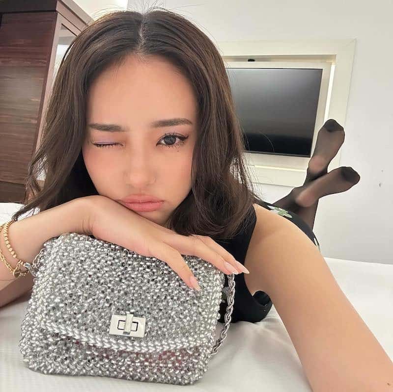 「笑顔可愛すぎ💗💗」中町綾のキラキラショット📸が話題に✨