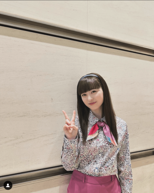 福原遥「前髪パッツン×にっこりピース」の“破壊力バツグン”ショットを公開