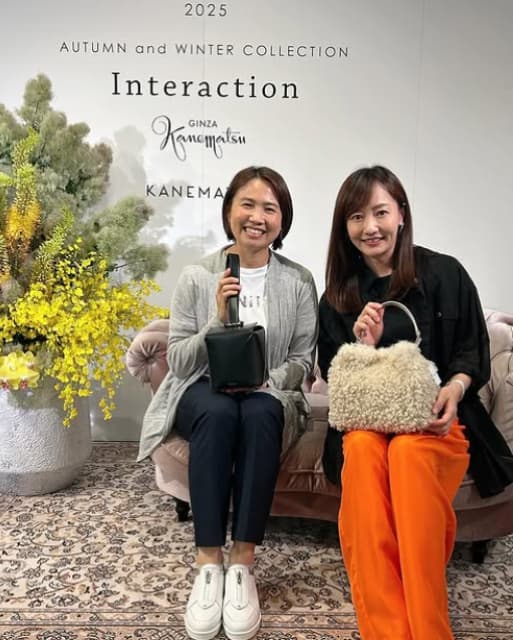 平野早矢香がアナウンサーとともに展示会を満喫！