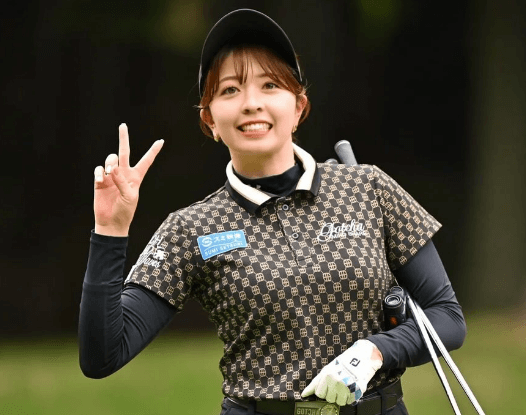 「はぁ...ゆうちゃん可愛い」美女ゴルファー・酒井優菜、ゴルフツアーで奮闘中！美ショット＆報告にエール続々「ファイティン」
