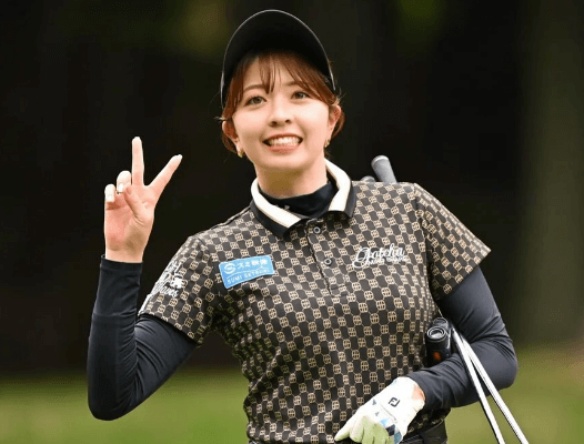 「はぁ...ゆうちゃん可愛い」美女ゴルファー・酒井優菜、ゴルフツアーで奮闘中！美ショット＆報告にエール続々「ファイティン」