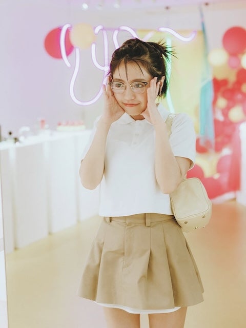 新たな魅力発見！大原優乃、"一目惚れ"した眼鏡で見せる大人っぽスタイル