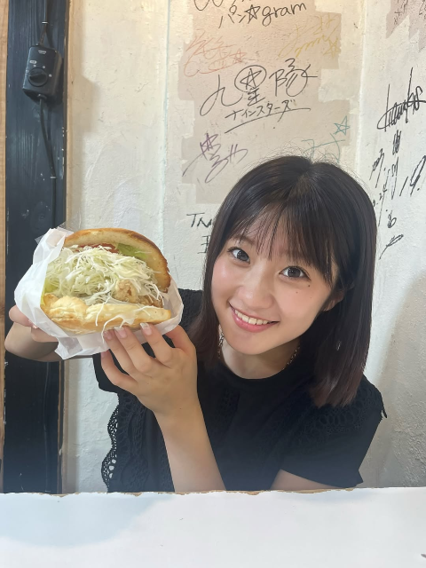 デニスカ美脚にファン歓喜！女子大生モデル・宝持沙那の最新インスタに注目！