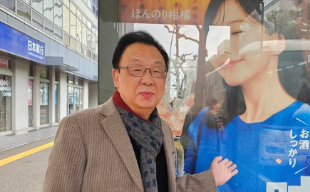 梅沢富美男、香川でタコハイ広告発見！「夜は俺が真っ暗…難しい！」