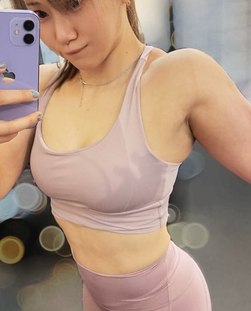 「肩トレ成果バッチリ」女子プロレスラー・雪妃真矢、僧帽筋を“チャームポイント”披露！