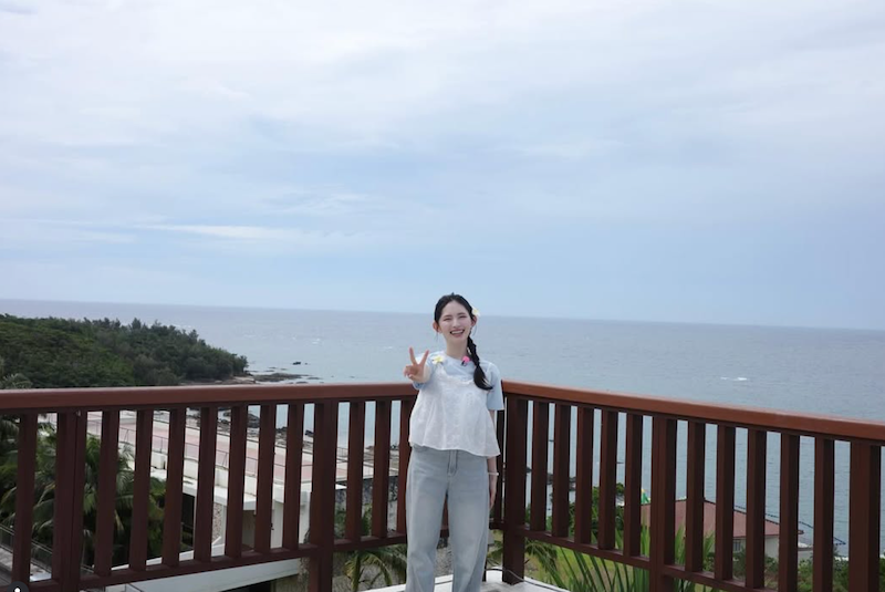 沖縄の青空に満面の笑顔…菅田愛貴、“夏休みショット”に癒やされるファン続出