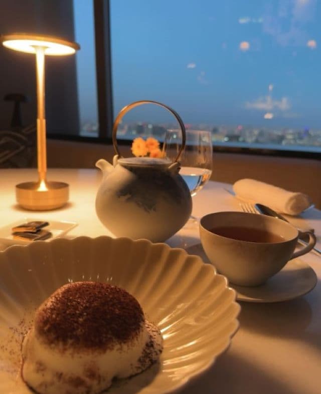 出演舞台の千秋楽を迎えた檀れい、自分へのご褒美に「あぁ幸せ」