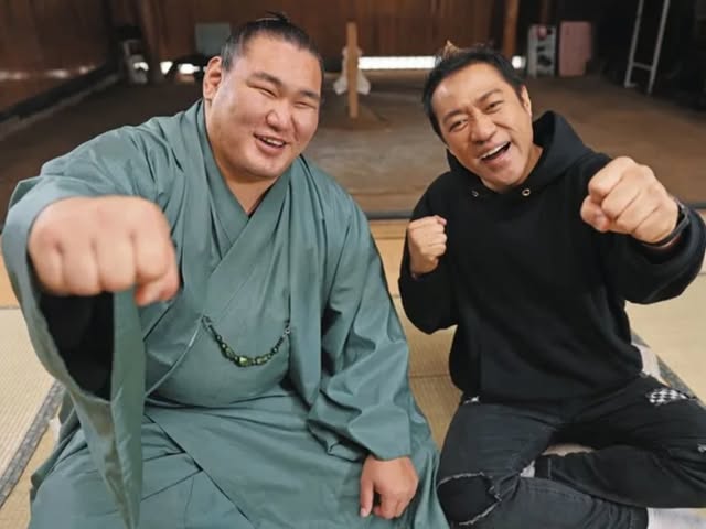 相撲大好き芸人・はなわが立浪部屋を訪問！大関・豊昇龍との笑顔2Sが話題！