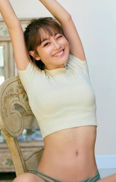 タレント 鈴木奈々 ケンタッキーを食す！