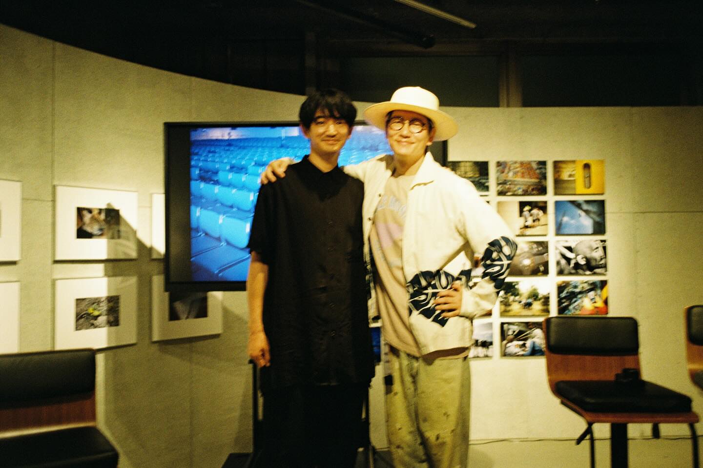 井浦新、永山瑛太とのオフショット公開！「ゆるりとお楽しみください」