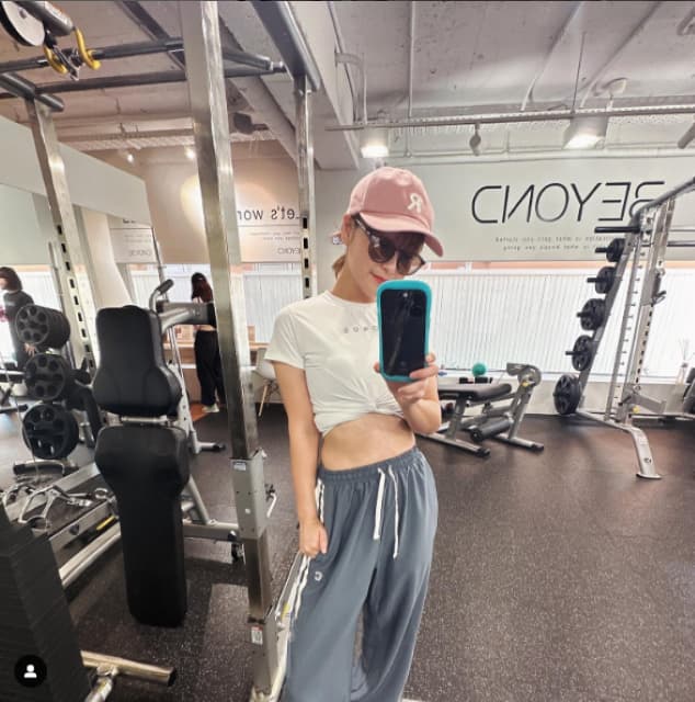 鈴木奈々、〇〇に行くときでもおしゃれは忘れない？！コーディネート披露が話題に！