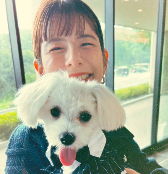 まさに癒しの詰め合わせ！スザンヌ、息子の作品とワンコに囲まれた“夏休み直前ライフ”が話題