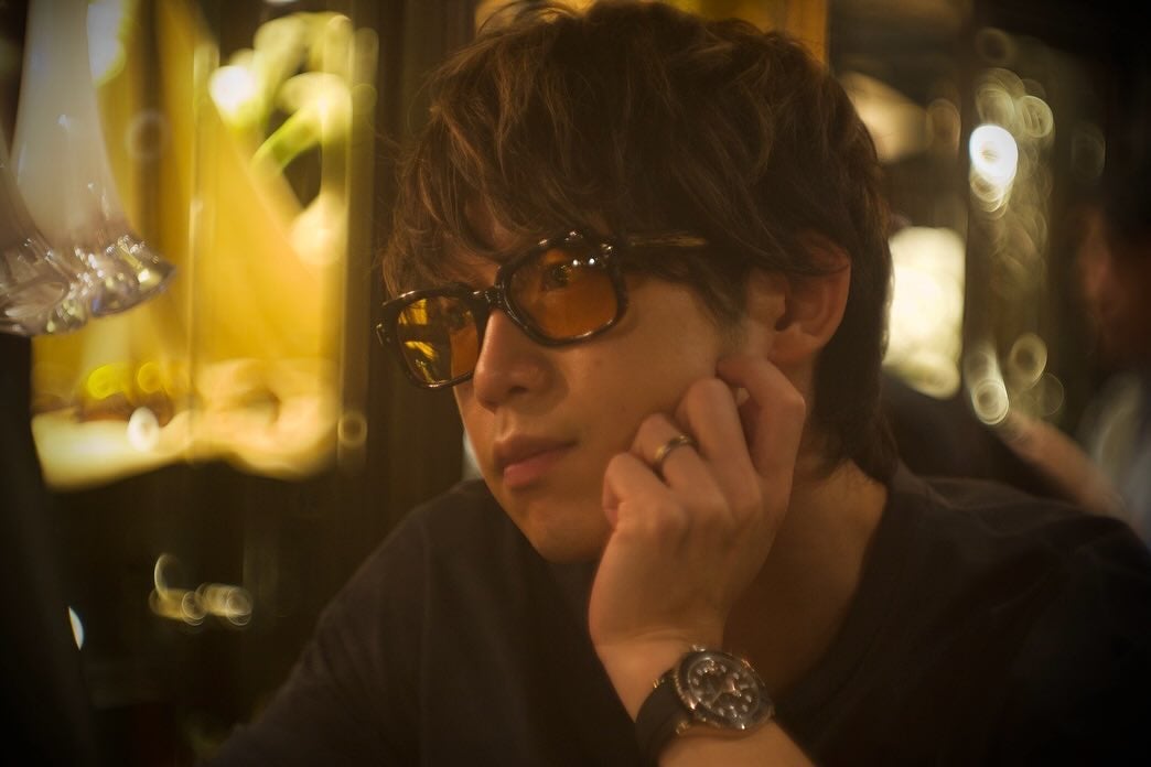 川崎鷹也 お気に入りのお店を紹介！？ 黄色のアイウェア姿も公開！