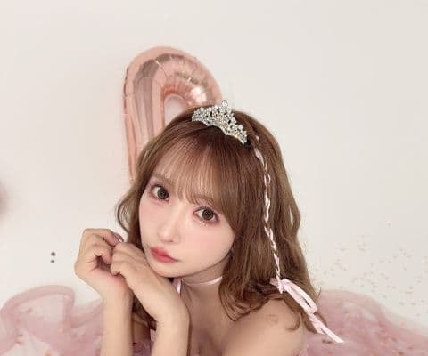 三上悠亜、お姫様スタイルにファン歓喜！！