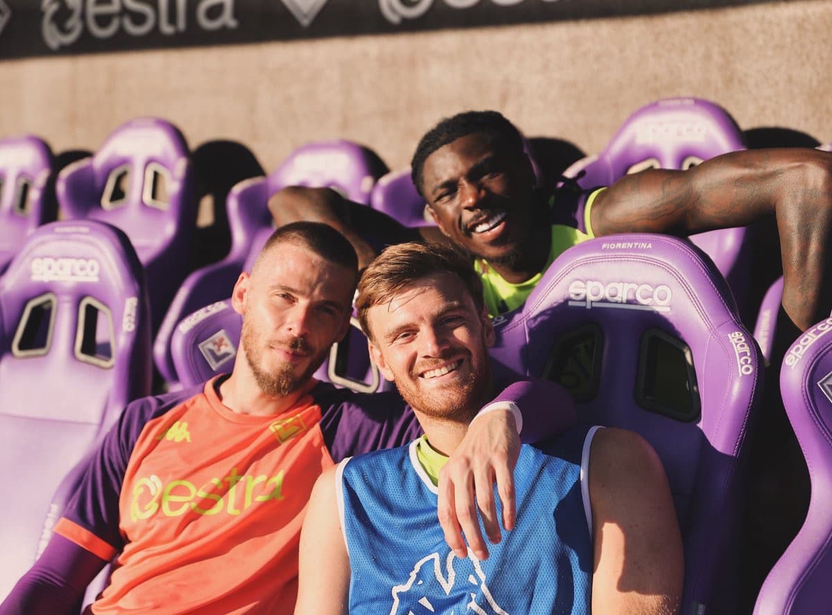 デ・ヘアが笑顔の集合ショットを公開　異なる国旗とともに注目集まる一枚