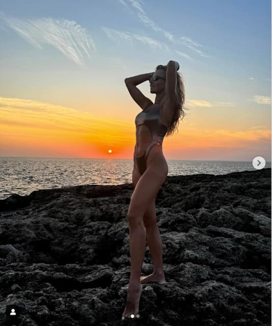 バルサのレバンドフスキ妻アンさんの夫婦トレーニングが話題