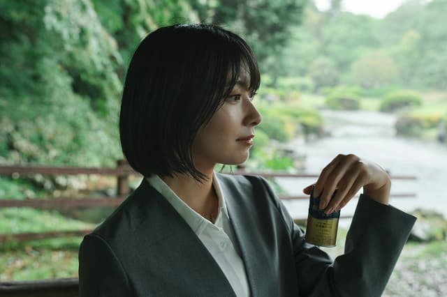 檜山沙耶が新宿御苑であの映画をアニメ再現!?梅雨にピッタリな素敵ショットを公開！