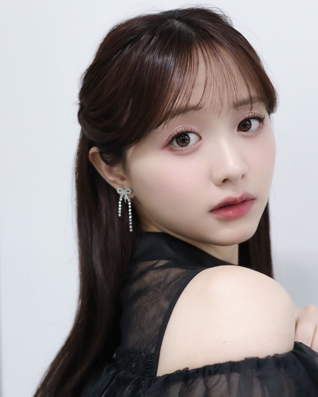 真っ黒なドレスで登場！森香澄 ドラマ『ゲームの名は誘拐』完成披露試写会で司会