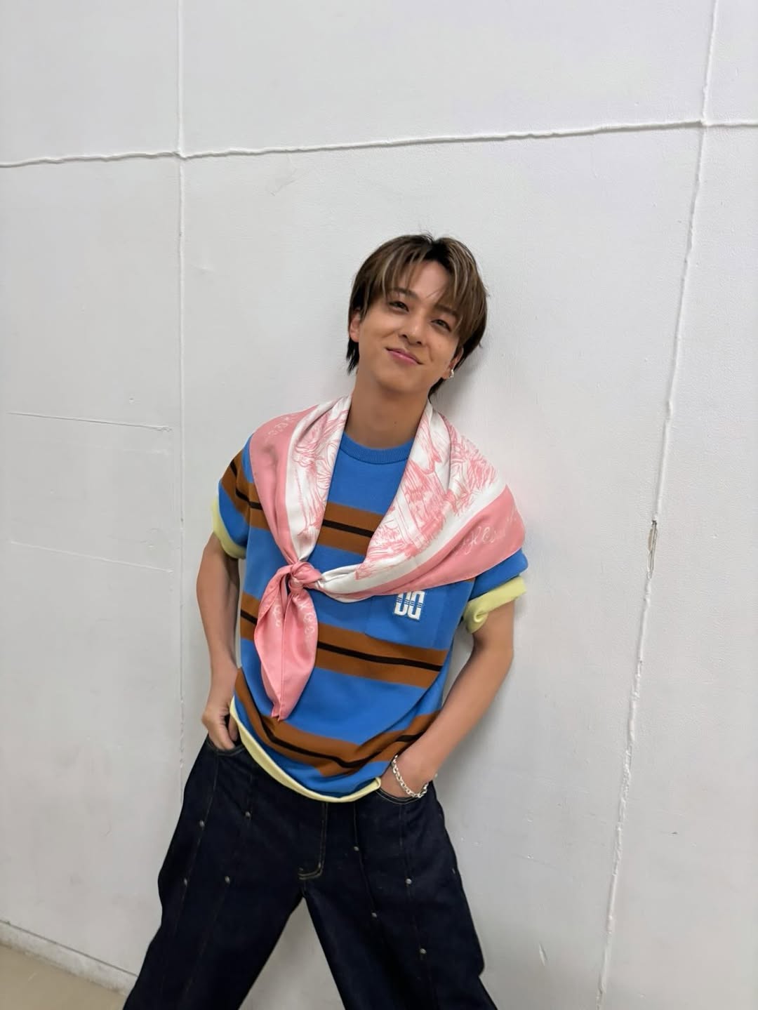 ”国民の元彼”アイドル、さわやかコーデのオフショットを公開！