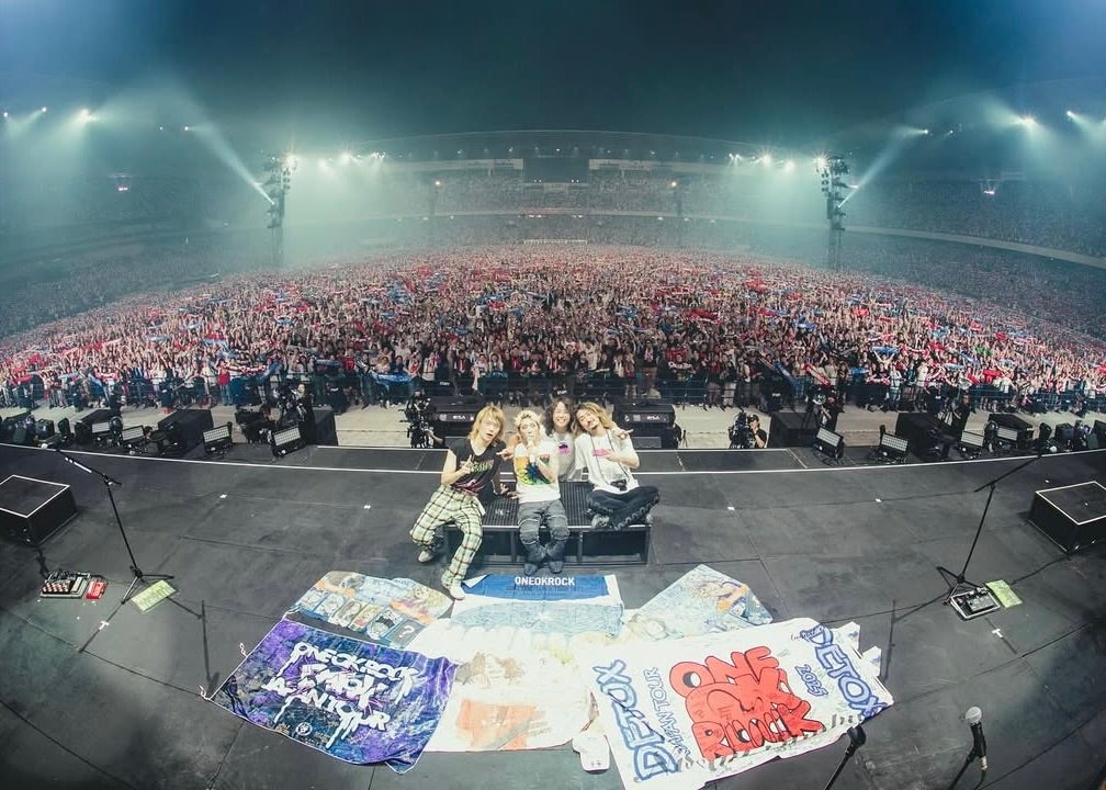 ONE OK ROCK・Taka、日産スタジアム公演の熱狂を実感「7万人の熱気はエグい」